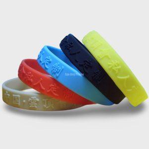 Embossed silicone wristbands raised silicone bracelets pop out logo
